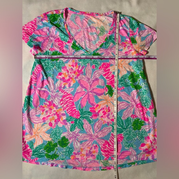Lilly Pulitzer Etta V-Neck Cotton Tee Tigers Lair Floral Colorful - Picture 10 of 10